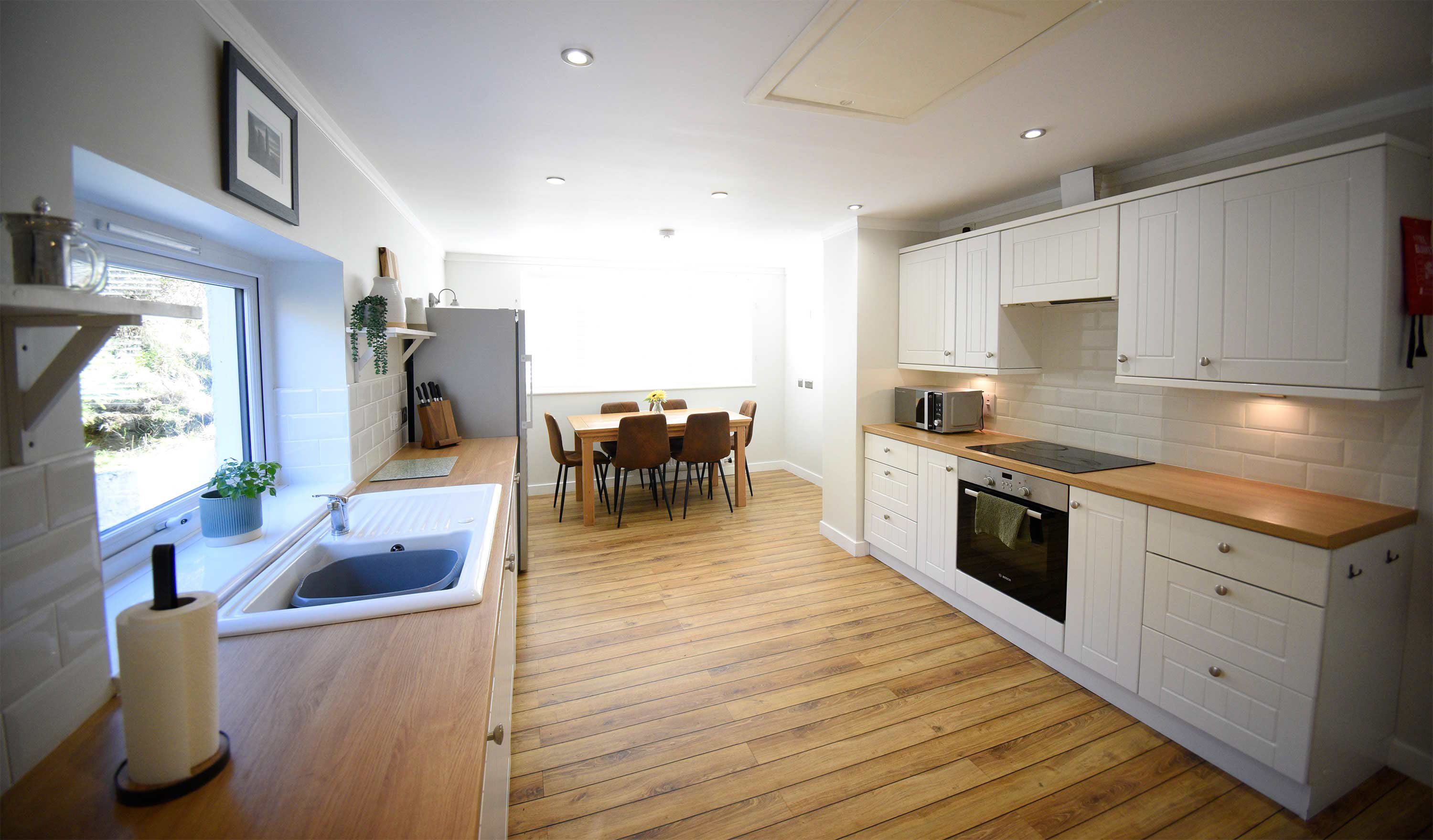 Stratheyre Cottage self catering accommodation cottage in Kensaleyre near Portree contains a modern kitchen with dining area