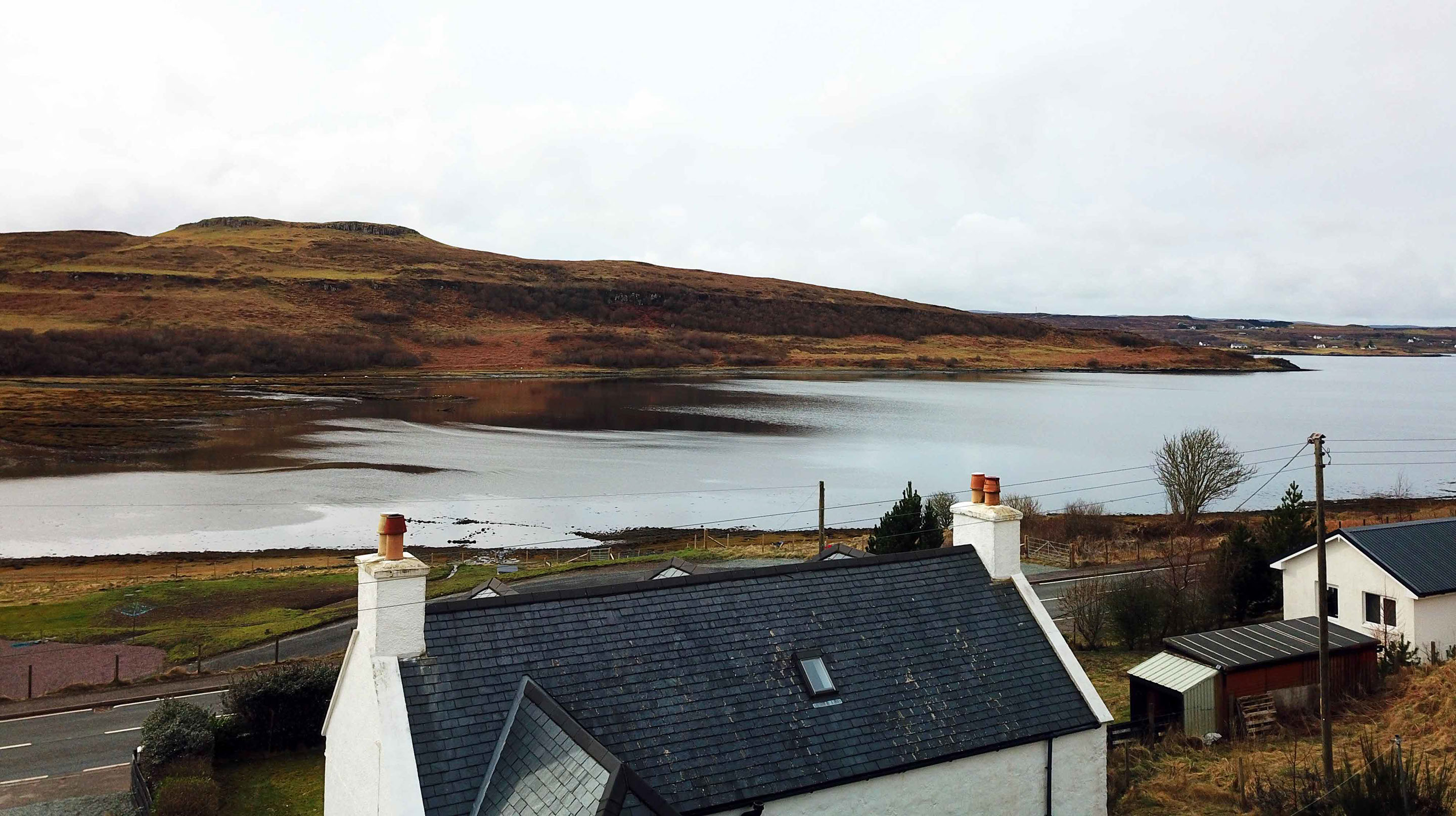 Stratheyre Cottage is a self catering cottage near Portree on the Isle of Skye offering amazing sea and mountain views